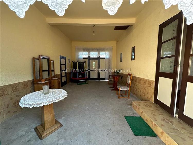 Casa Solida, pentru Familie extinsa,  cu Gradina si Teren, Doclin - 30