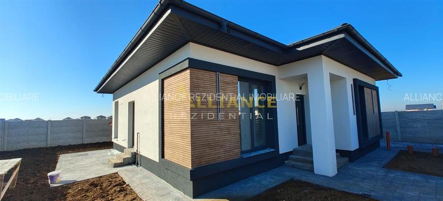 Casa individuala - 4 camere - 2 bai - in apropiere de STV - 4