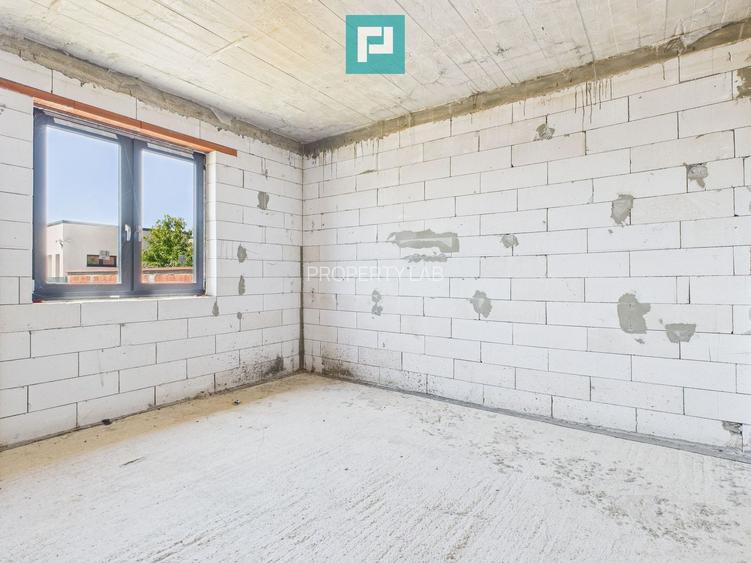 Casă nouă la roșu în Mândruloc - 15