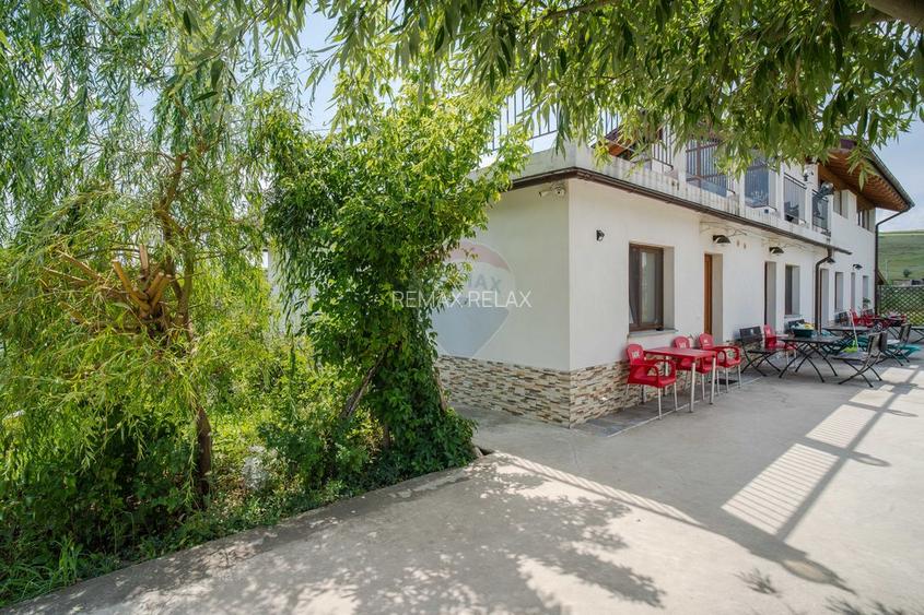 Complex cu Piscină/Cazare de Vânzare, 10.777mp Teren - DN24, Vaslui - 9