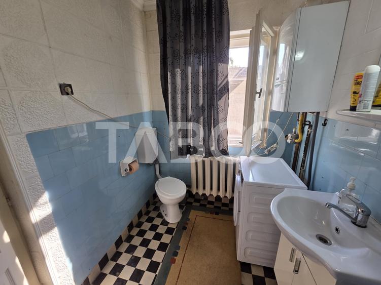 Casa 2 camere curte comuna de vanzare zona Centrala 47 mp utili