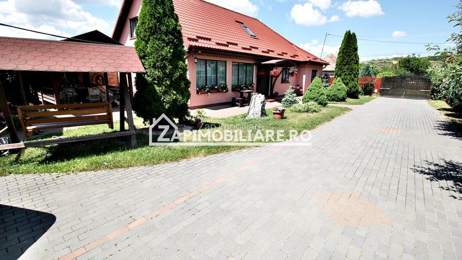 Casa 5 camere, 250 mp,3 băi,2.500mp teren,  0% comision - 2