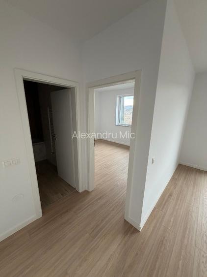 Apartament de vanzare, 3 camere, boxa inclusa, parcare - 6