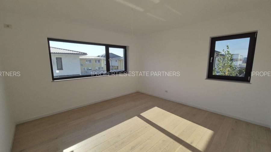 Vila de vanzare in Tunari - 12