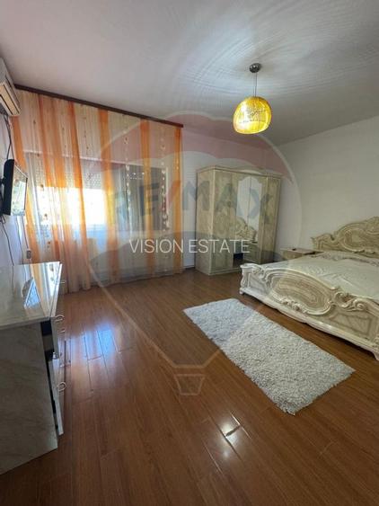 Casa / Vila cu 6 camere de vanzare - 35