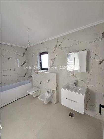 Casa de vanzare, 4 camere, 2 bai, 650 mp teren, statie Ratp - 10