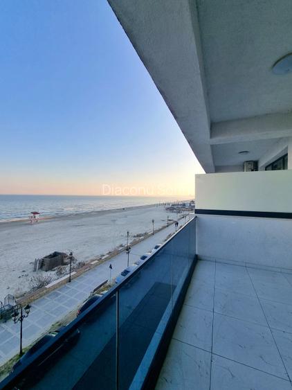 Priveliste frontala la mare, la cativa pasi de nisip - 8