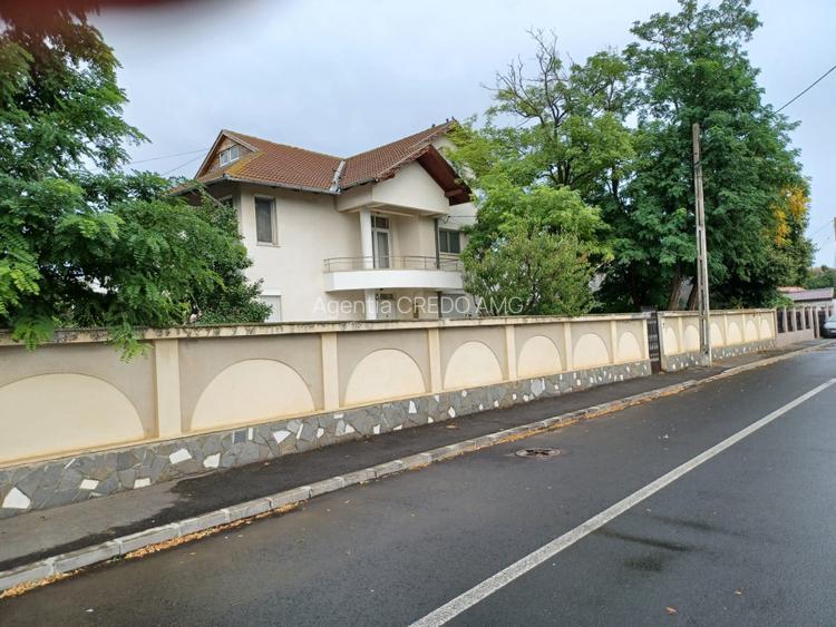 Urziceni, Centrul Vechi, vila impunatoare - 3