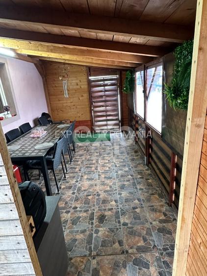 Teren 445 cu fundatie de casa mare + o Casuta locuibila moderna de 2 camere - 6