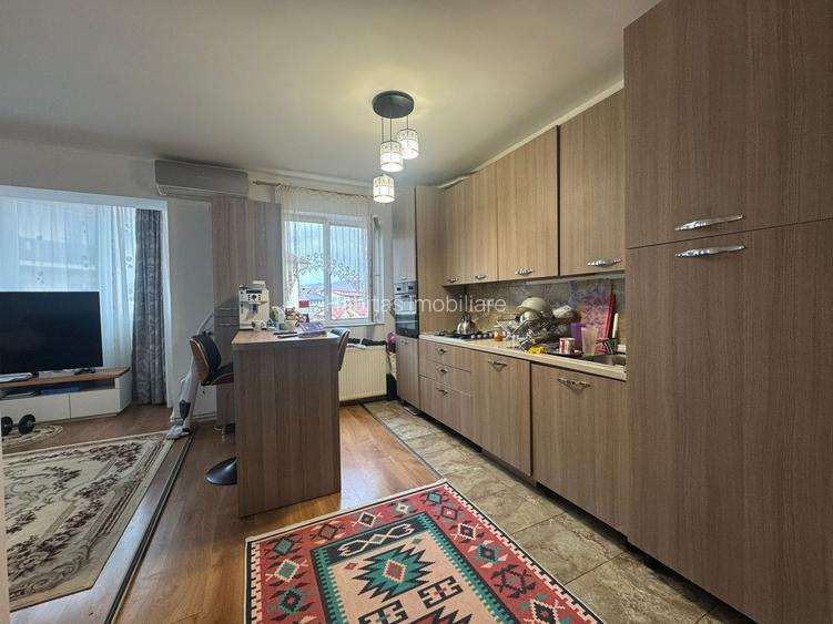 Apartament 3 camere, 70 mp cu parcare, et3, Str Florilor - Floresti - 7