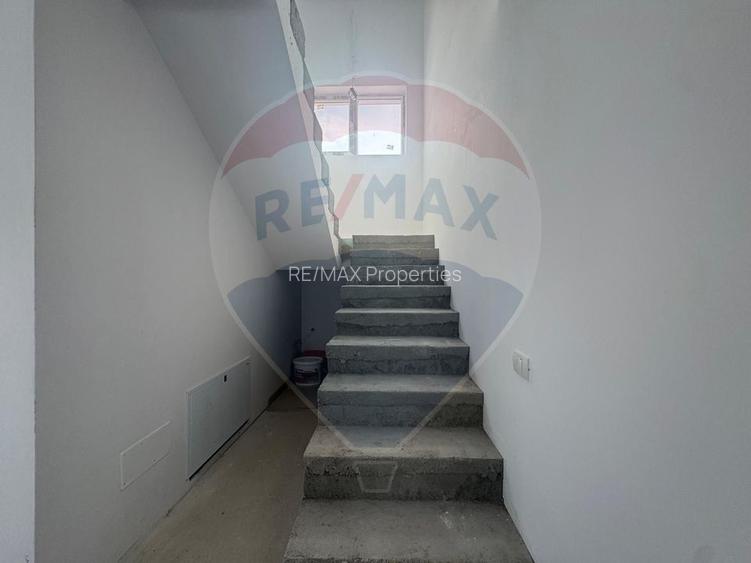 Casă / Vilă cu 4 camere de vânzare Sabareni - 8