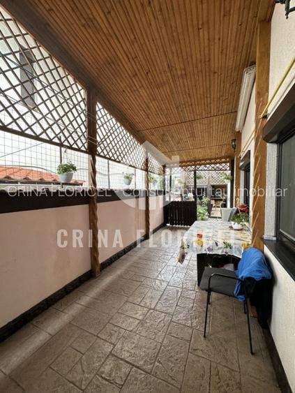 Vanzare vila cu trandafiri in suprafata de 220 mp , teren 536 mp din Domnesti - 14