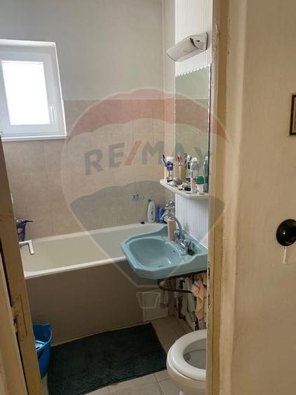 Apartament cu 3 camere de vânzare