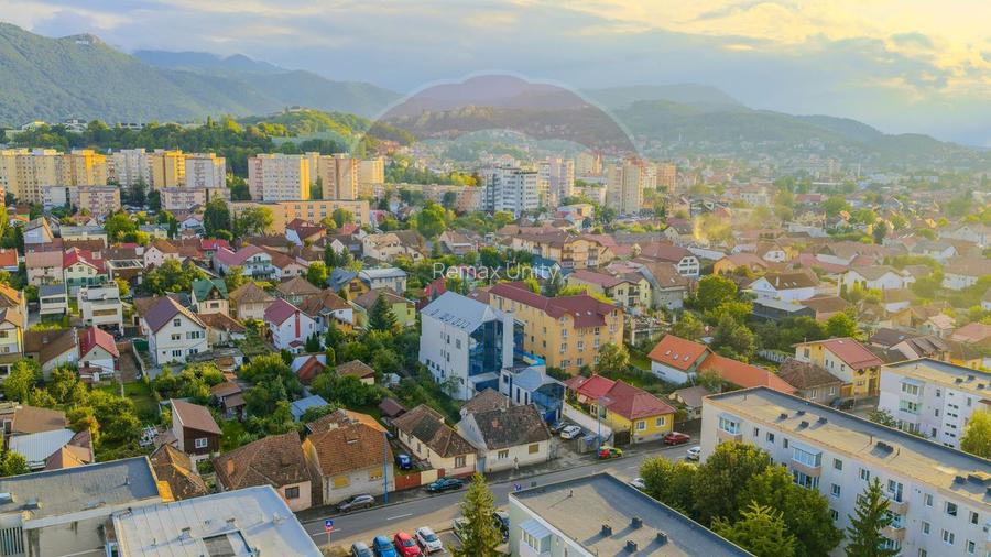 Cladire de 902 mp utili de vânzare, zona Grivitei - DN 13, COMISION 0 - 21