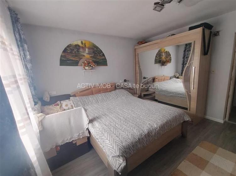 Petrosnita, Casa la Curte cu Garaj si Teren de 900 Mp - 4