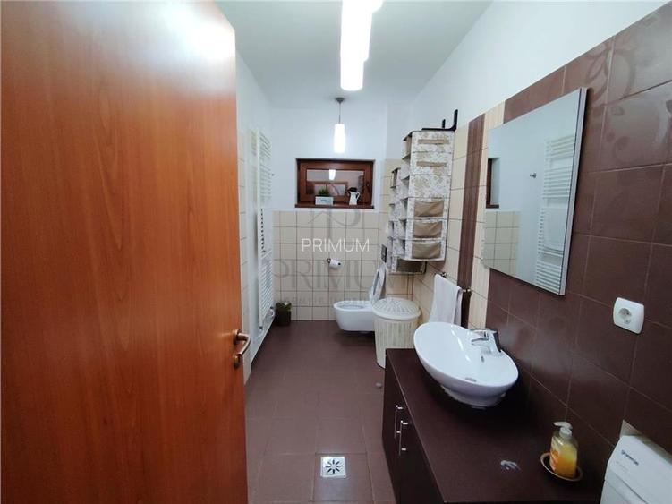 Casa individuala - 6 camere - locatie excelenta - 220 mp utili - garaj - 15