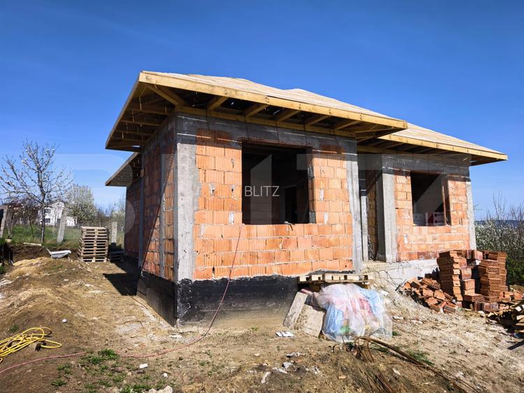 Casă 3 camere si beci, nouă 2026 – parter, vedere superbă la lacul Ciurbesti - 2