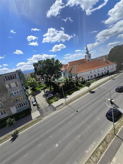 Apartament decomandat cu 3 camere, 2 bai si 3 balcoane  Str. Tabacari, Fagaras - 2