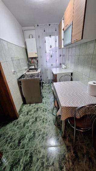 Vand apartament 2 camere, decomandat, zona Gârdu - 2