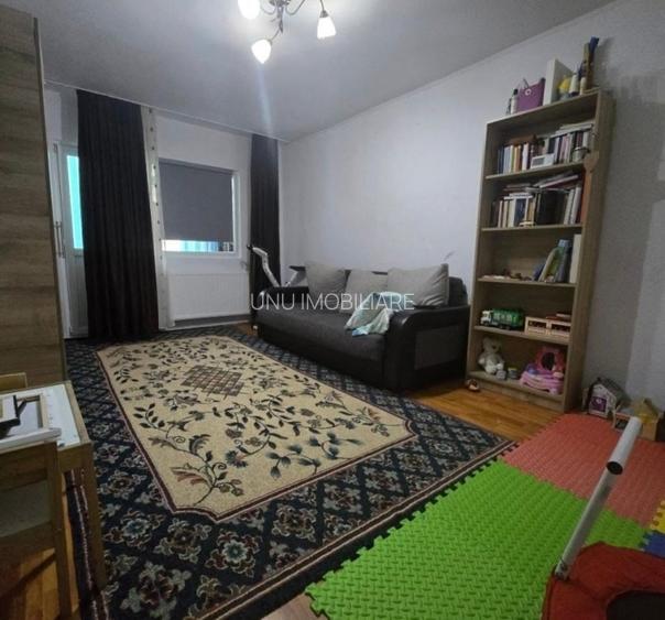 Etaj 1 - 2 camere decomandat - zona Dacia - Sc. G . Cosbuc - 7