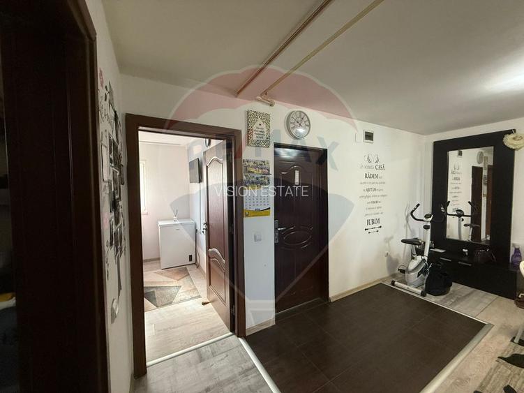 Apartament cu 3 camere de vânzare în zona Lapus - 9