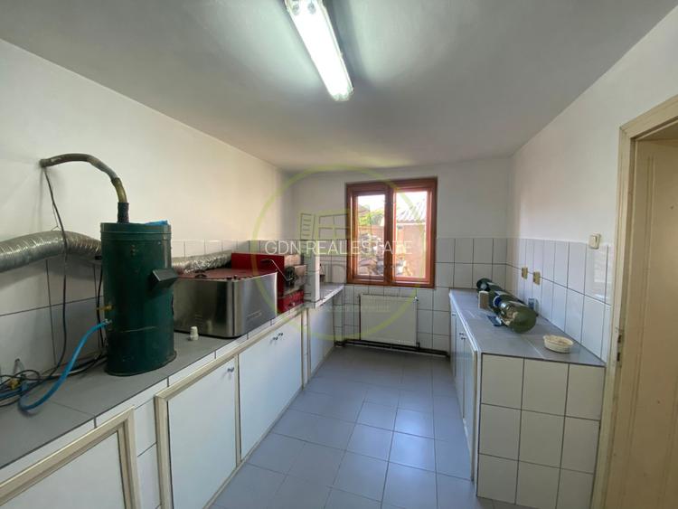 Casă P+E+M, ideală pt clinică,cabinet, birou, lângă Stadion, Rogerius - 18