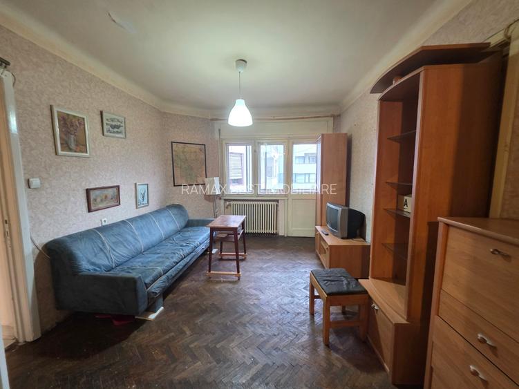 Corneliu Coposu, 10 minute metrou Unirii, chiar la biserica Sfantul Mina - 4