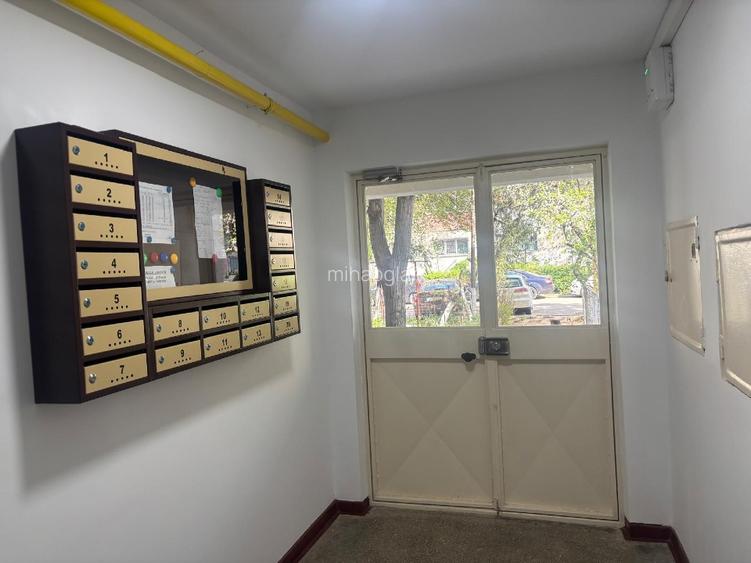 Apartament cu 3 camere, decomandat,renovat, direct proprietar, str. Badea Cartan - 10