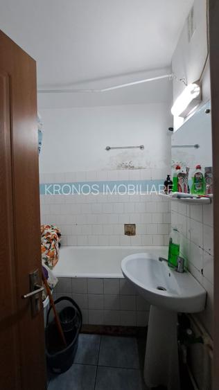 AGIGEA, 3 CAMERE DECOMANDAT 2 BAI, CENTRALA GAZ, 70 MP. PARCARE, BOXA - 27