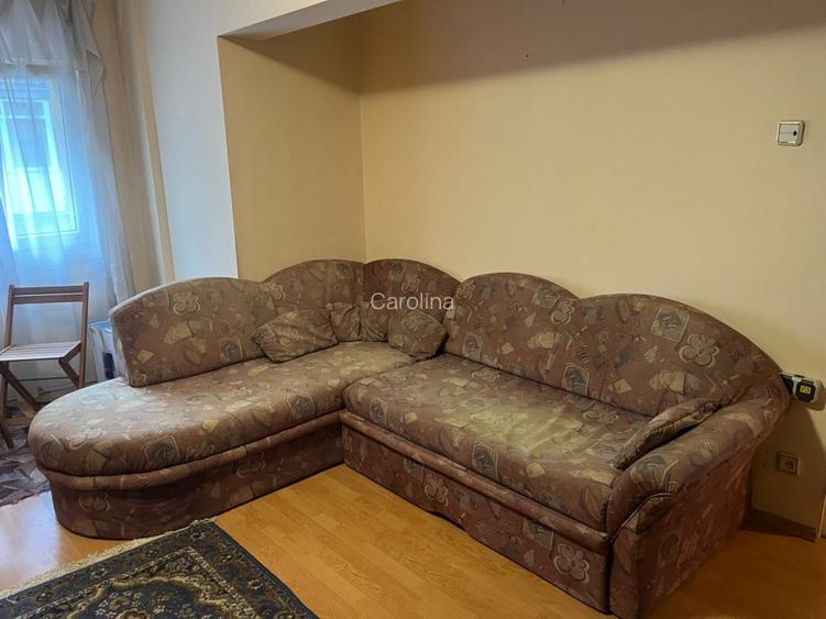 Vând apartament decomandat, 2 camere, etajul 2 / 4, Băile Herculane, zona Piață - 3