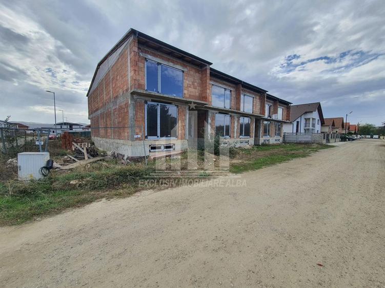 Proiect rezidential | 5 case insiruite | 960 mp | 1100mp teren | Sebes