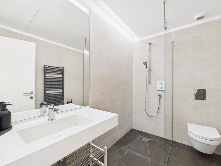 APARTAMENT DE LUX 3 CAMERE ONE HERASTRAU PARK !