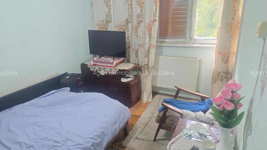Vand apartament 2 camere decomandat in Deva, pe Bld. Balcescu, etaj 1 - 9