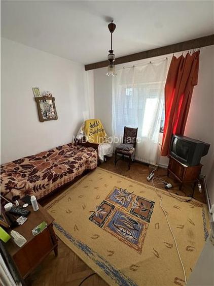 3 camere decomandat cu 2 bai centrala bloc mansardat cu loc de parcare - 3