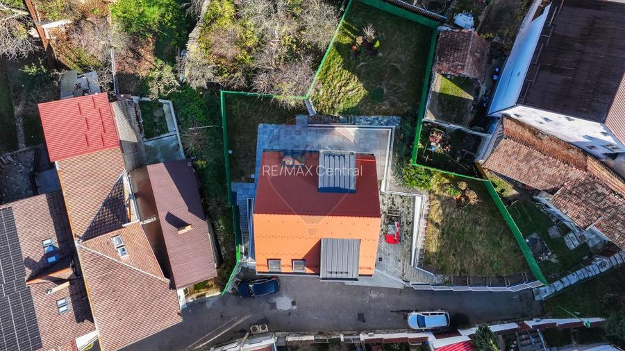 La poalele Tâmpei — vilă contemporană în Schei - 40