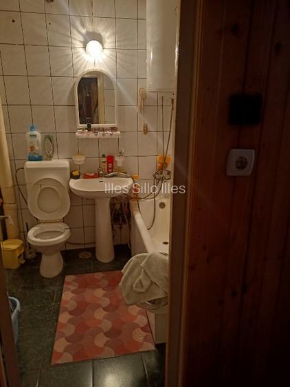De vânzare apartament cu 2 camere,etaj.3 - 7
