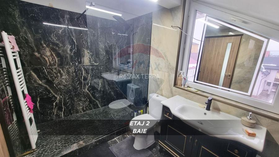 Casă / Vilă cu 10 camere de vânzare în SIGHETUL MARMATIEI zona Central - 44