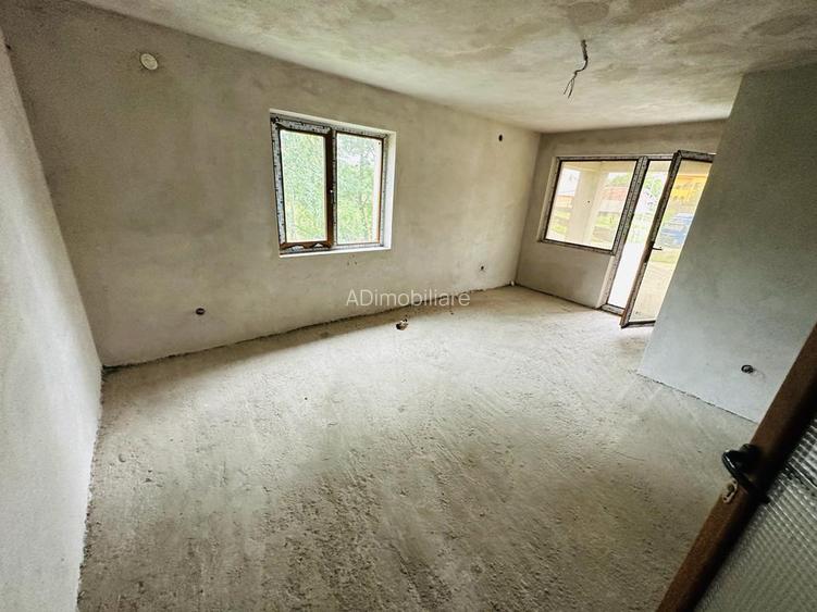 Vânzare vilă / pensiune situată în Comuna Baia de Fier - 10