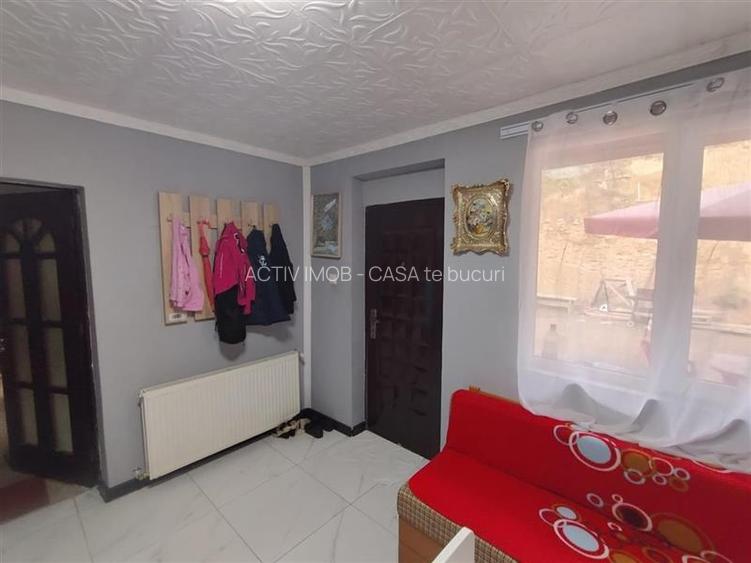 Petrosnita, Casa la Curte cu Garaj si Teren de 900 Mp - 13