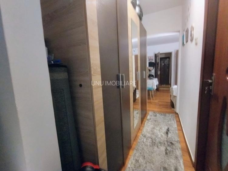 Dacia - Bicaz - 3 camere - mobilat - geam la baie - 6