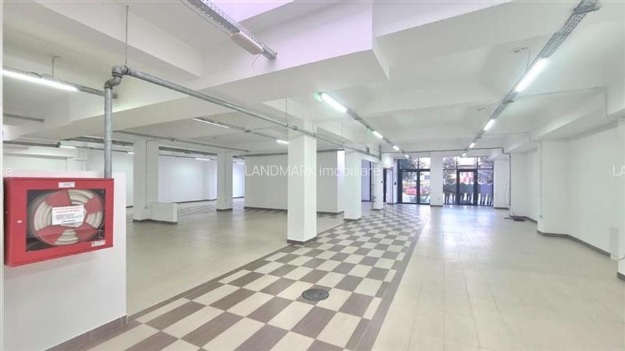 Spatiu comercial 850 mp , Vitrine, artera principala - 5