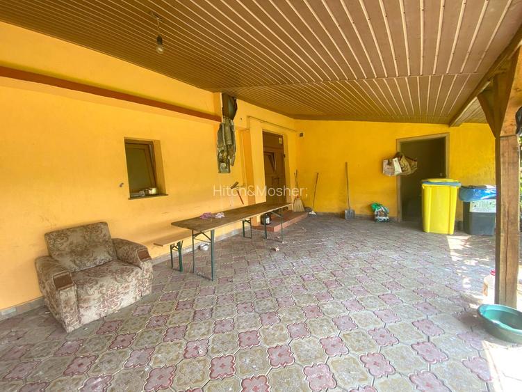 Casa de vanzare cu suprafete generoase-Dumbravita - 5