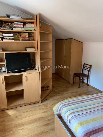Închiriez 2 camere din care una la mansarda - conditii bune.    - 6