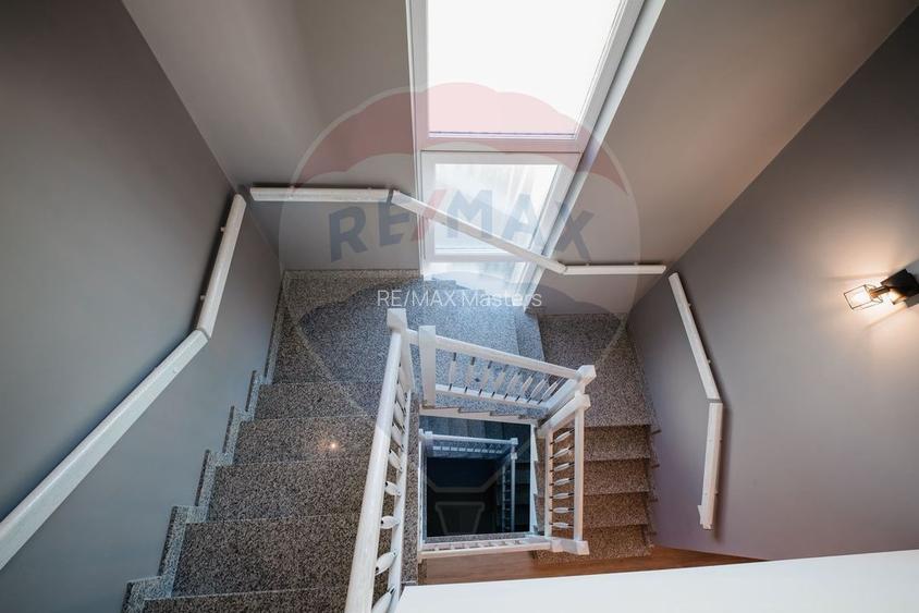 Casă / Vilă cu 4 camere de vânzare - 23