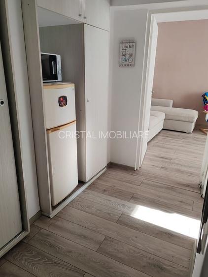 Garsonieră decomandată Titan-Sălăjan, balcon, etaj 2, aproape metrou - 4