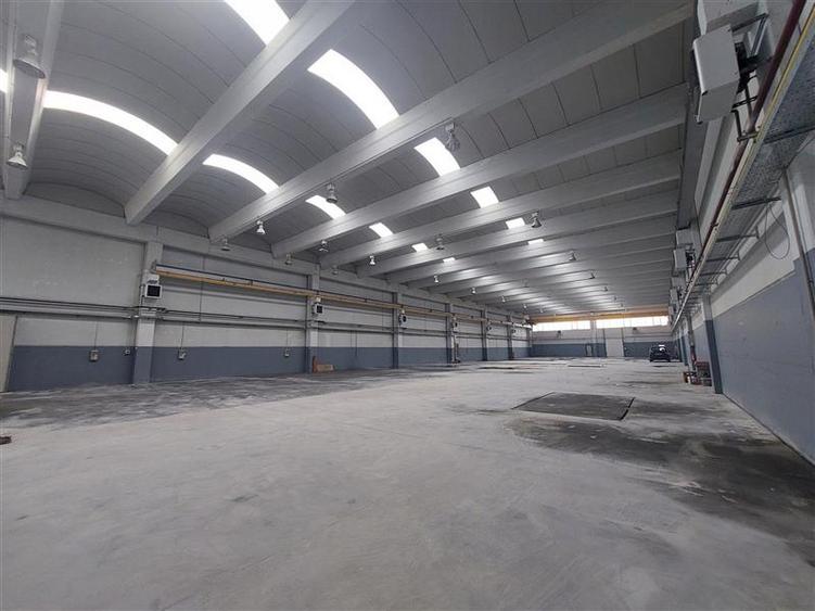 Hala cu pod rulant, de vanzare sau de inchiriat, in Zona Industriala de vest!