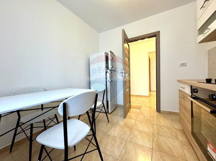 Apartament cu 3 camere de închiriat - 2