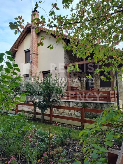 Vilă individuală 430 mp utili, teren 2.000 mp, panouri solare - 3