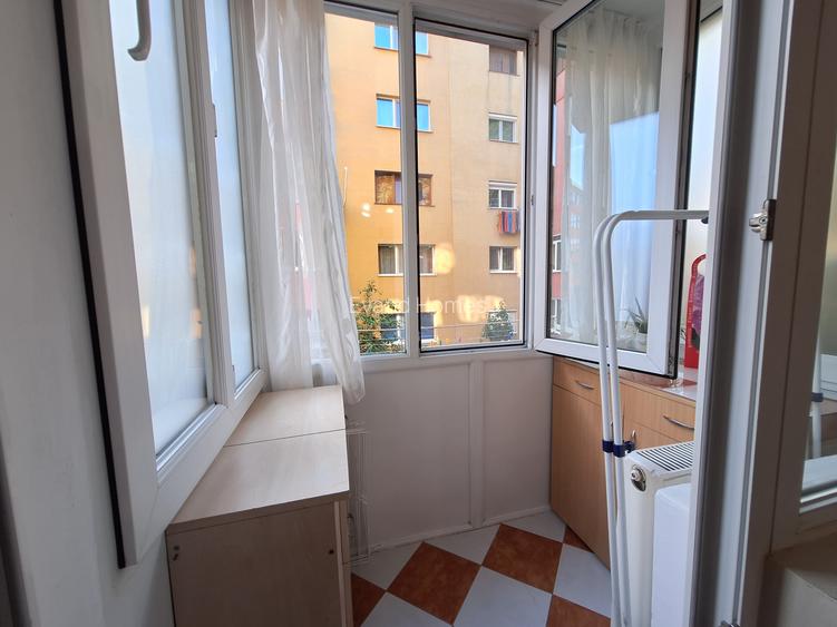 Garsoniera-et 1-bloc izolat termic-complet mobilata si utilata- zona UMT - 6