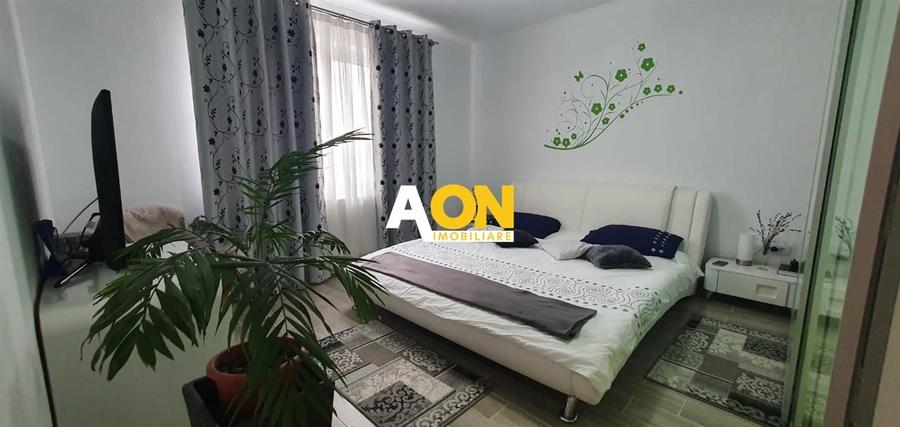 Casa 10 camere, 1000 mp teren, la asfalt, Barabant